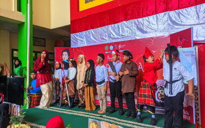 LOMBA COSPLAY DAN POSTER PAHLAWAN, CARA UNIK PESERTA DIDIK MIN 1 KOTA MAKASSAR PERINGATI HARI PAHLAWAN