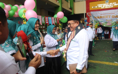 Kreasi,inovasi dan edukasi dalam market day MIN 1 Kota Makassar